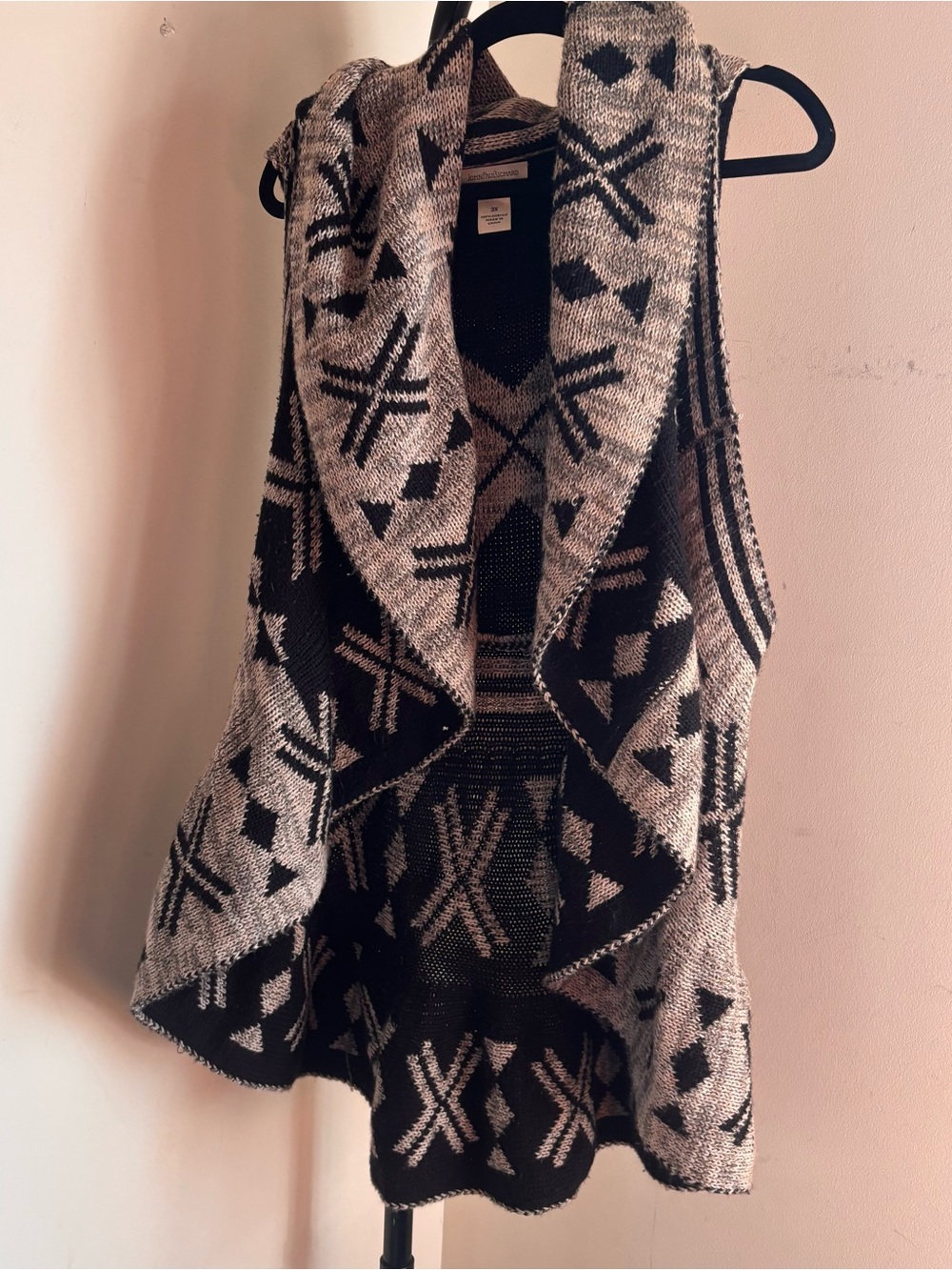 JohnPaulRichard Black and Gray Geometric Open-Front Knit Vest